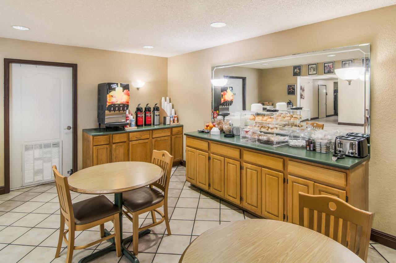 Red Roof Inn & Suites Pensacola East - Милтон Экстерьер фото